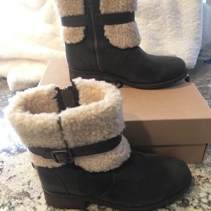 Ugg Blayre II Boots - never worn